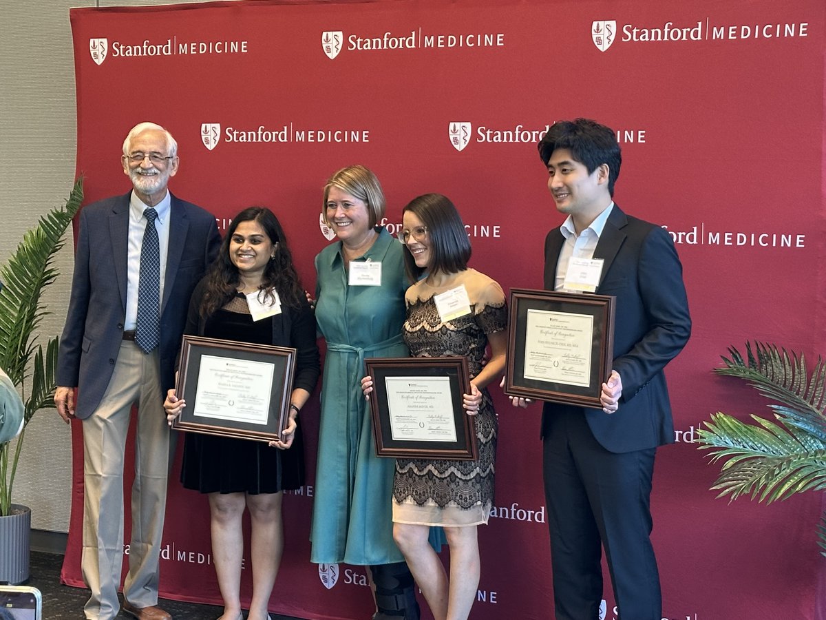 Congratulations to PGY-5 resident Dr. John Choi on receiving the Professionalism Award, which is given to residents who work across disciplines and make institutional impacts on all levels of healthcare. Amazing achievement! 👏