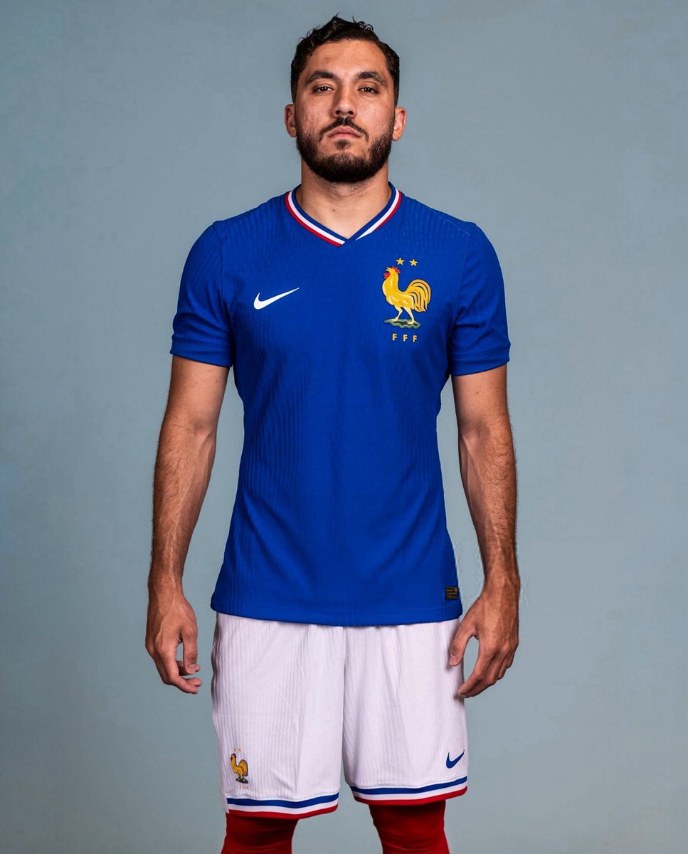 🚨💥 Rayan Cherki et sa famille se sont servis de l’intérêt de l’Algérie pour faire pression sur l’équipe de France.

👉 Ils ont volontairement laissé filtrer dans la presse qu’il pourrait opter pour l’Algérie.

🗞️<a href="/Romain_Molina/">Romain Molina</a>