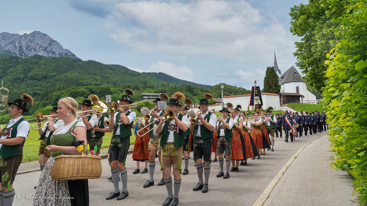 RosaFuermann's tweet photo. Anger/Aufham in der Erlebnisregion Rupertiwinkel
Doppelfest von Musikkapelle und Feuerwehr ...
Ein grandioses Zeugnis von Zusammenhalt und Lebensfreude!
#RoHaFotothek #Bayern #Rupertiwinkel #Fest https://t.co/JU6h54rv5P