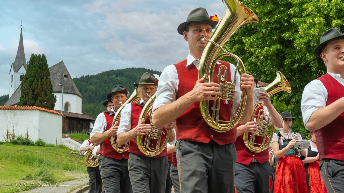 RosaFuermann's tweet photo. Anger/Aufham in der Erlebnisregion Rupertiwinkel
Doppelfest von Musikkapelle und Feuerwehr ...
Ein grandioses Zeugnis von Zusammenhalt und Lebensfreude!
#RoHaFotothek #Bayern #Rupertiwinkel #Fest https://t.co/JU6h54rv5P