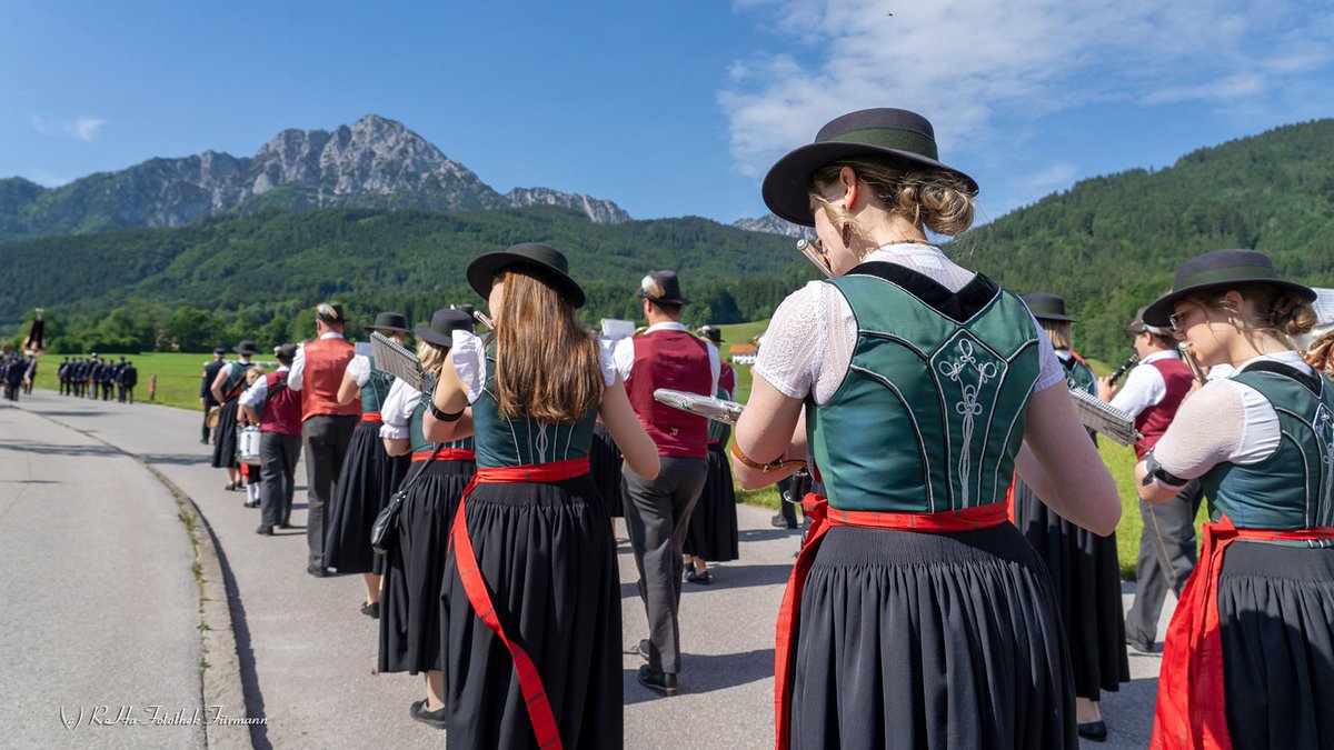 RosaFuermann's tweet photo. Anger/Aufham in der Erlebnisregion Rupertiwinkel
Doppelfest von Musikkapelle und Feuerwehr ...
Ein grandioses Zeugnis von Zusammenhalt und Lebensfreude!
#RoHaFotothek #Bayern #Rupertiwinkel #Fest https://t.co/JU6h54rv5P