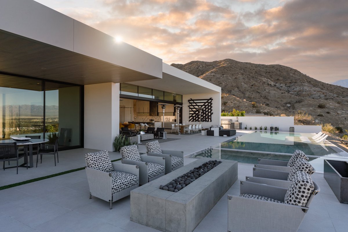 AdvancedWood's tweet image. Clean lines and all kinds of amenities  in this recently completed kitchen.