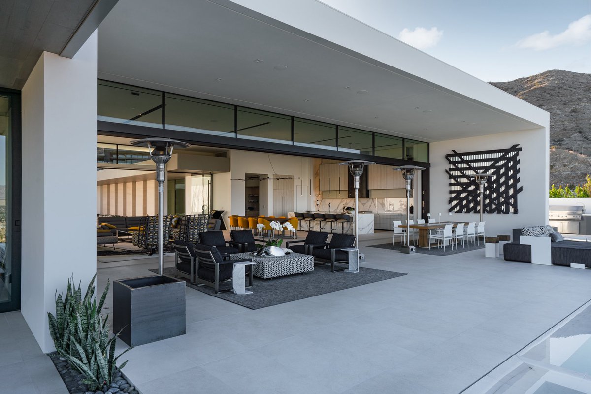 AdvancedWood's tweet image. Clean lines and all kinds of amenities  in this recently completed kitchen.