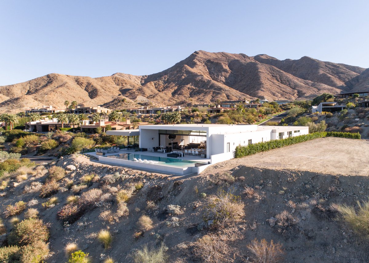 AdvancedWood's tweet image. Clean lines and all kinds of amenities  in this recently completed kitchen.