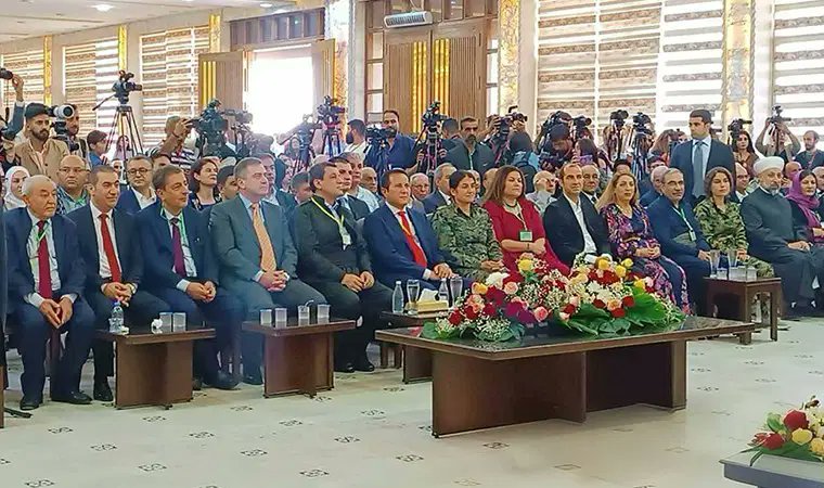 Rojava: Şam ile müzakereleri yürütecek olan Kürt heyeti belirlendi

🔴“Rojava Kürt Birliği ve Ortak Tutum Konferansı”ndan sonra kurulan Kürt heyetinde görev alacaklar belirlendi:

Buna göre Perwîn Yûsiv ve Mihemed Îsmaîl’in eşbaşkan olarak seçildiği heyette, Aldar Xelîl, Rîhan