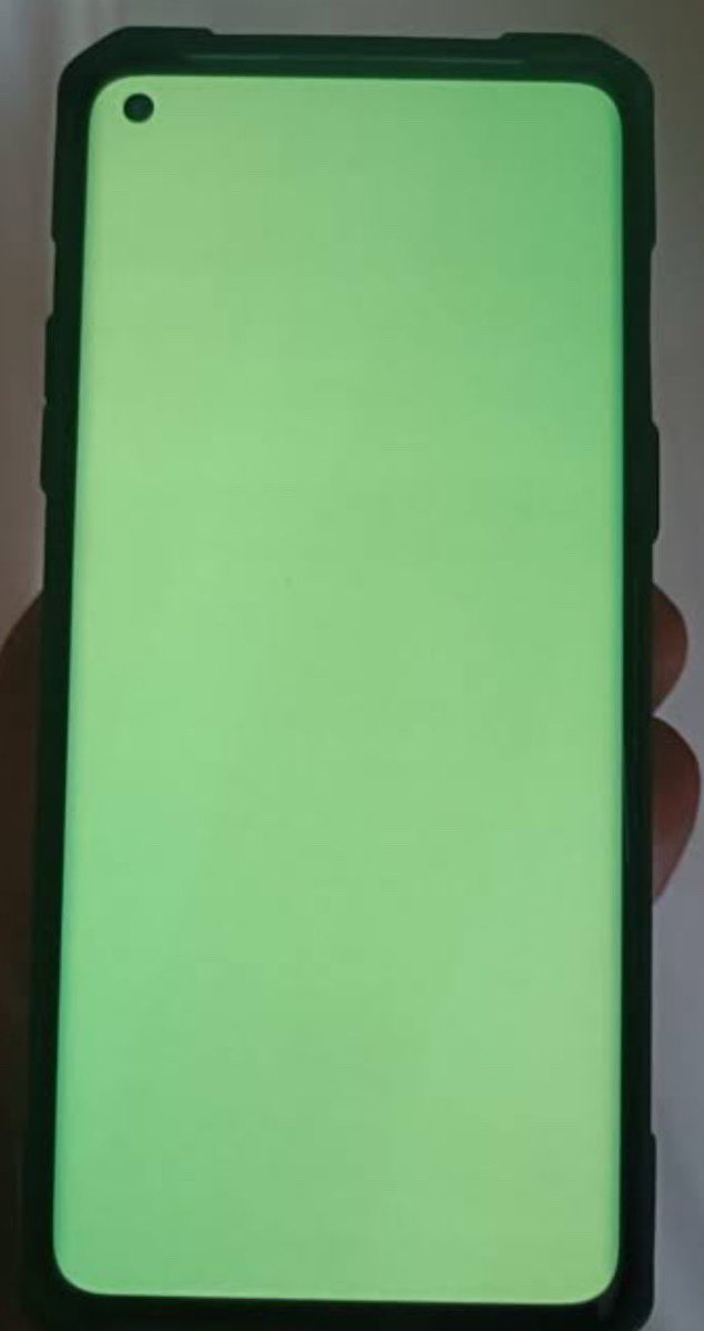 mayanks53551006's tweet image. Disappointed with @OnePlus_IN. Green screen issue on my phone, zero help from the service center. No resolution, no backup phone, no accountability. Premium brand with pathetic service. #OnePlus #GreenScreenIssue #CustomerSupportFail