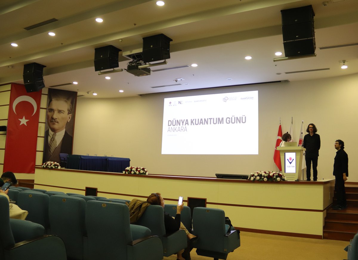 14 Nisan Dünya Kuantum Günü Ankara

14 Nisan Dünya Kuantum Günü Ankara’da TÜBİTAK ULAKBİM ve NCC Türkiye’nin ev sahipliğinde, QTurkey ve QTurkey öğrenci kolu Quantum ODTÜ organizasyonuyla kutlandı. Etkinlikte kuantum bilim ve teknolojilerinin güncel durumu, geleceği ve toplumla