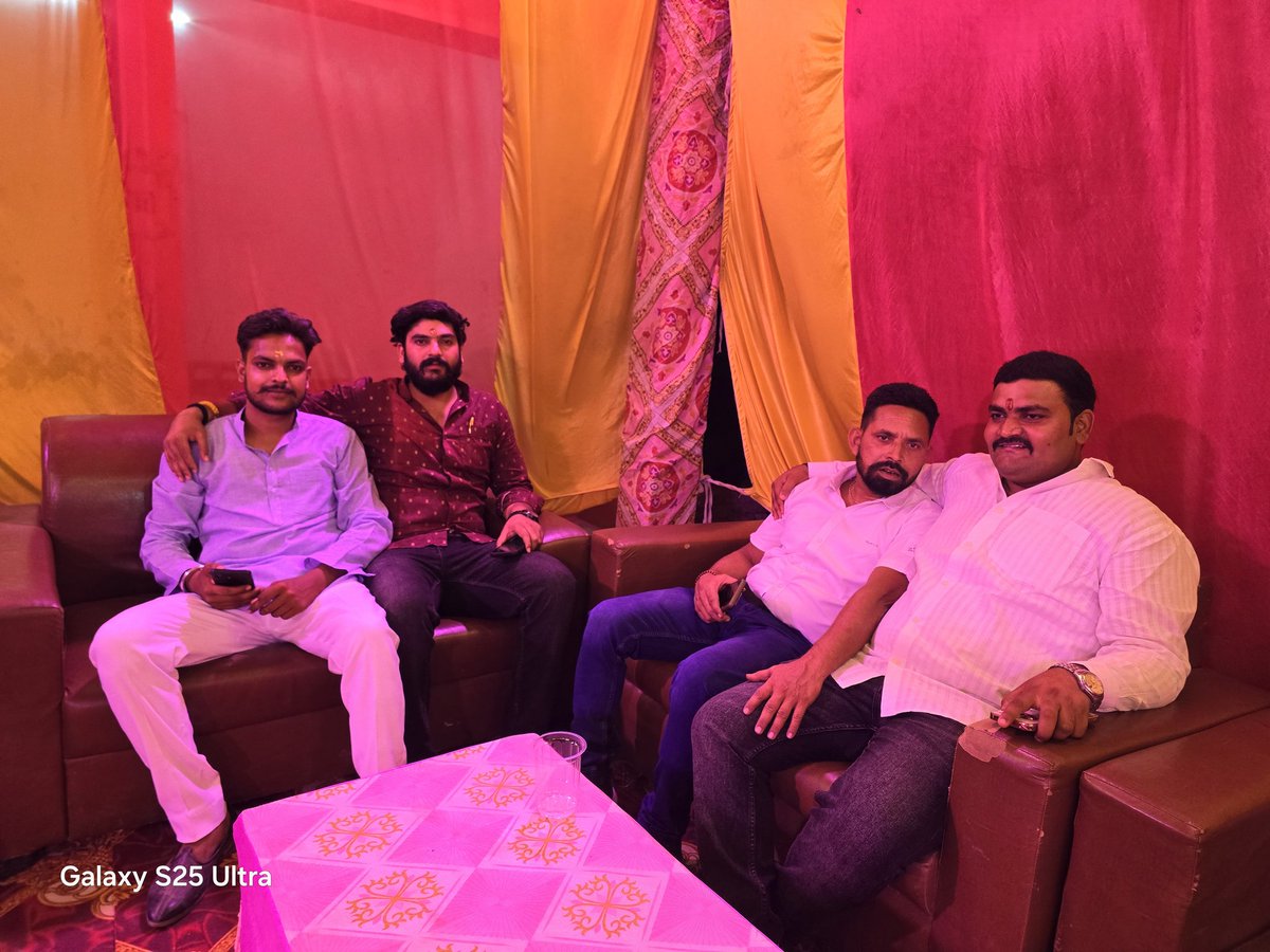 BahubaliShani's tweet photo. ~ न० पं० कप्तानगंज के अंतर्गत ग्राम भरथापुर निवासी प्रिय मित्र भाई विकास तिवारी जी के यहां बहन के शादी समारोह में उपस्थित हुआ,

~ हर्रैया क्षेत्र के अंतर्गत ग्राम रामगढ़ निवासी छोटे भाई मनीष तिवारी जी के यहां लड़की के विवाह समारोह में सम्मिलित हुआ,
@BJYM @BJP4India @BJP4UP https://t.co/uUceH2G9Bk