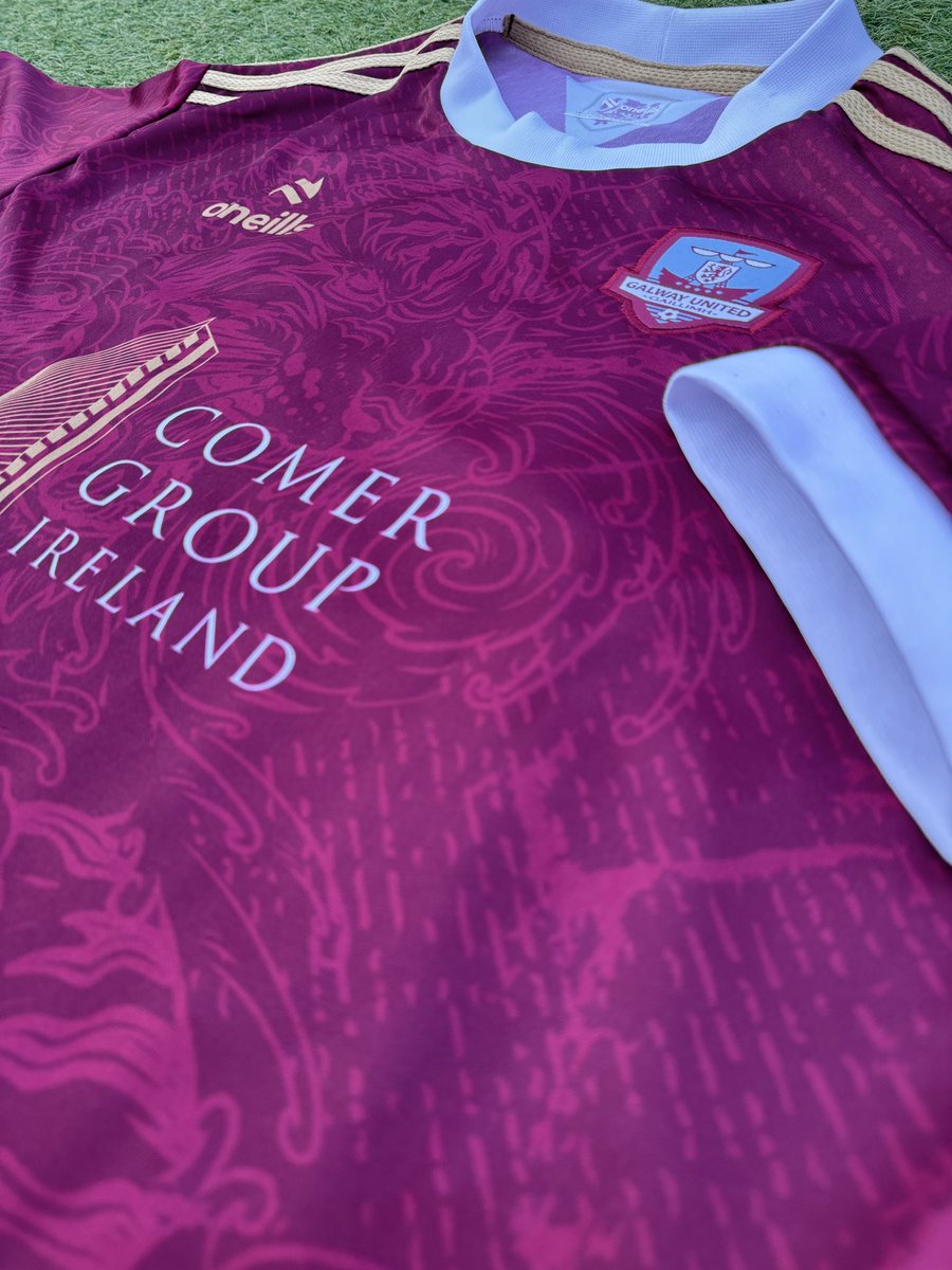 WinksFootball's tweet image. Hi @GalwayUnitedFC I love this shirt so much! 
Quite like your new away shirt for this season 💙 how many likes for you to send me one 😏😉 #Justabitoffun