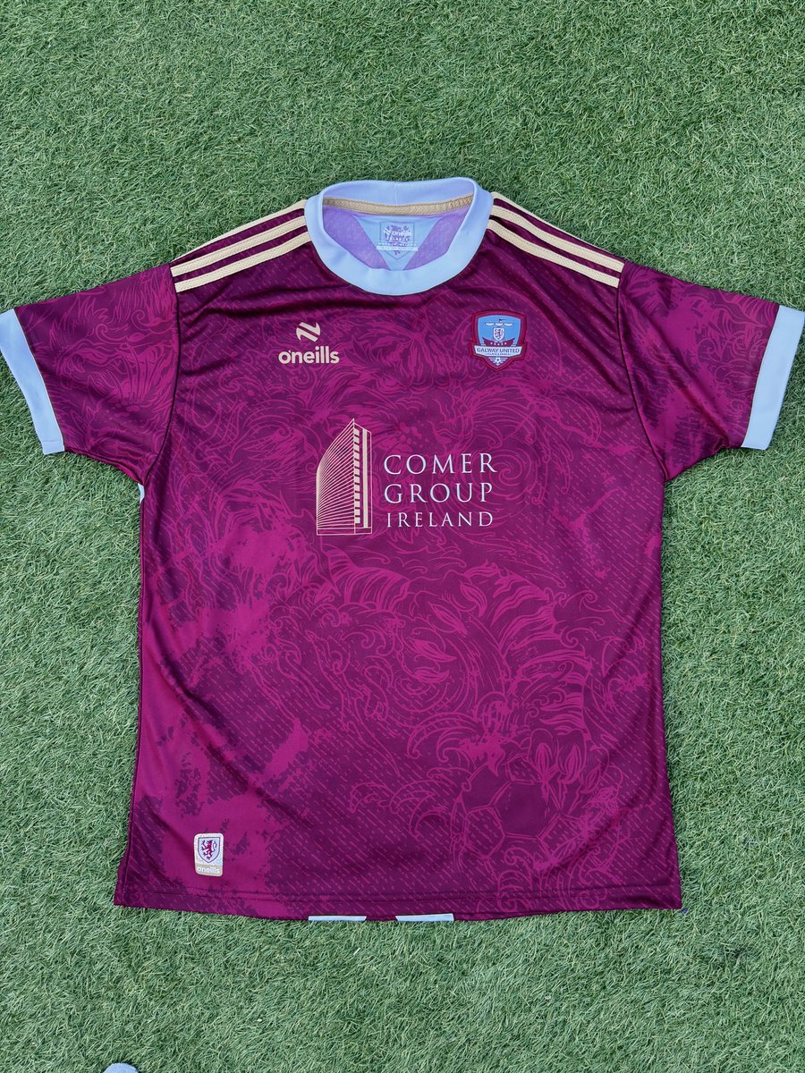 WinksFootball's tweet image. Hi @GalwayUnitedFC I love this shirt so much! 
Quite like your new away shirt for this season 💙 how many likes for you to send me one 😏😉 #Justabitoffun
