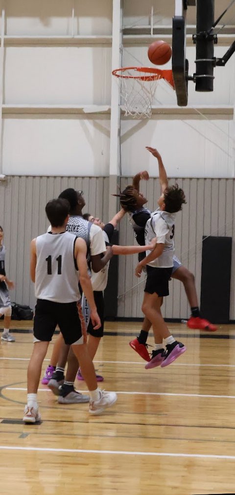 TysonFrank2029's tweet photo. Some Pictures of me at my AAU tournaments. #TysonFrank #AAU #Basketballwork #co2029 https://t.co/gRUW0X87jH