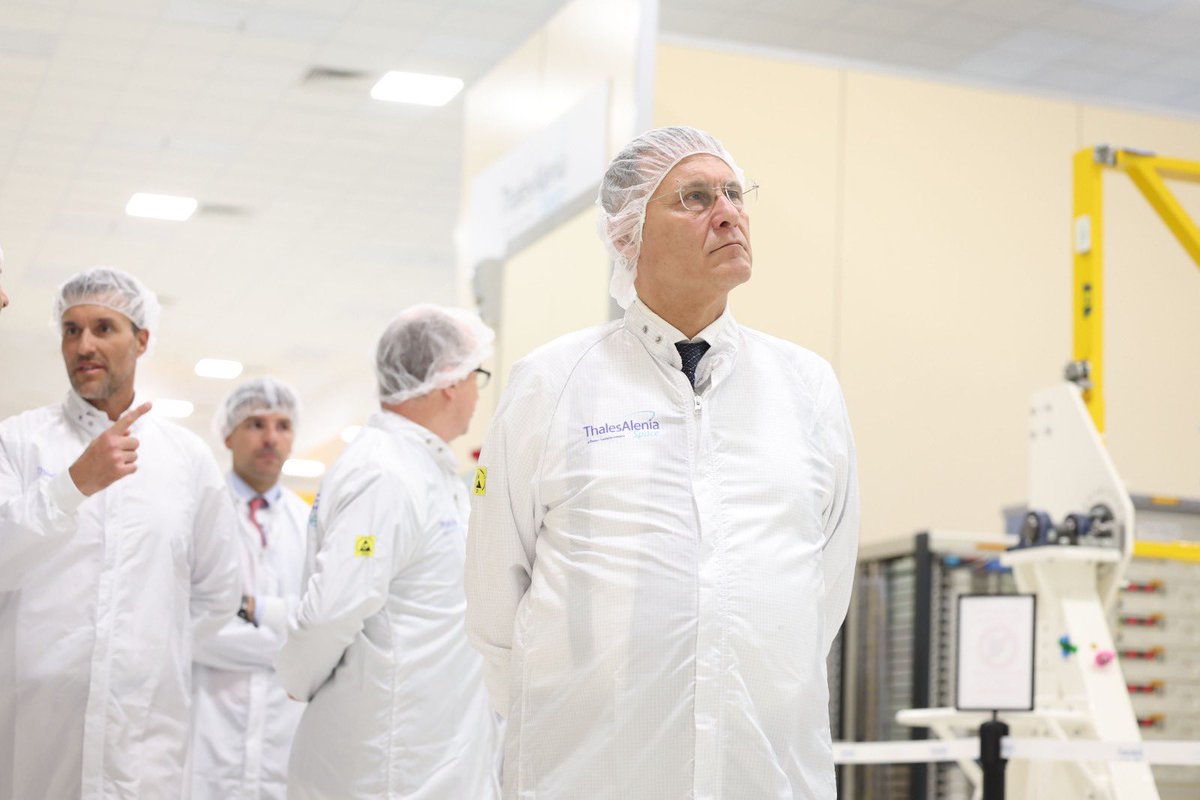 Farnesina 🇮🇹 (@italymfa) on Twitter photo VM <a href="/edmondocirielli/">edmondo cirielli</a> visita <a href="/Thales_Alenia_S/">Thales Alenia Space</a> 🇮🇹, leader in 🇪🇺 nella produzione di satelliti. 🗣️“Orgogliosi di una realtà produttiva di assoluta eccellenza, modello di collaborazione tra 🇮🇹 e 🇫🇷 che ci rende un attore chiave nell’industria globale dello Spazio" #DiplomaziaSpaziale VM <a href="/edmondocirielli/">edmondo cirielli</a> visita <a href="/Thales_Alenia_S/">Thales Alenia Space</a> 🇮🇹, leader in 🇪🇺 nella produzione di satelliti. 🗣️“Orgogliosi di una realtà produttiva di assoluta eccellenza, modello di collaborazione tra 🇮🇹 e 🇫🇷 che ci rende un attore chiave nell’industria globale dello Spazio" #DiplomaziaSpaziale