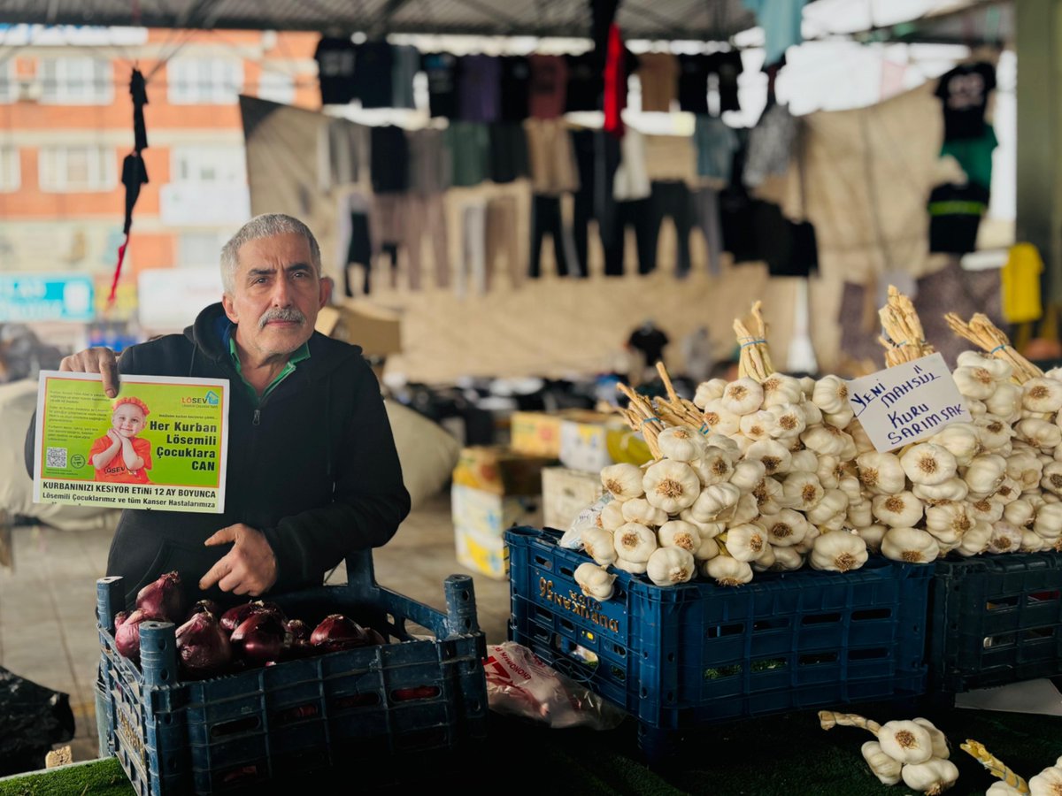 Sokakta, manavda, pazarda, markette kısacası HER YERDE bizi yalnız bırakmayan kıymetli emekçilerimiz iyi ki varsınız.
#HerKurbanLösemiliÇocuklaraCan