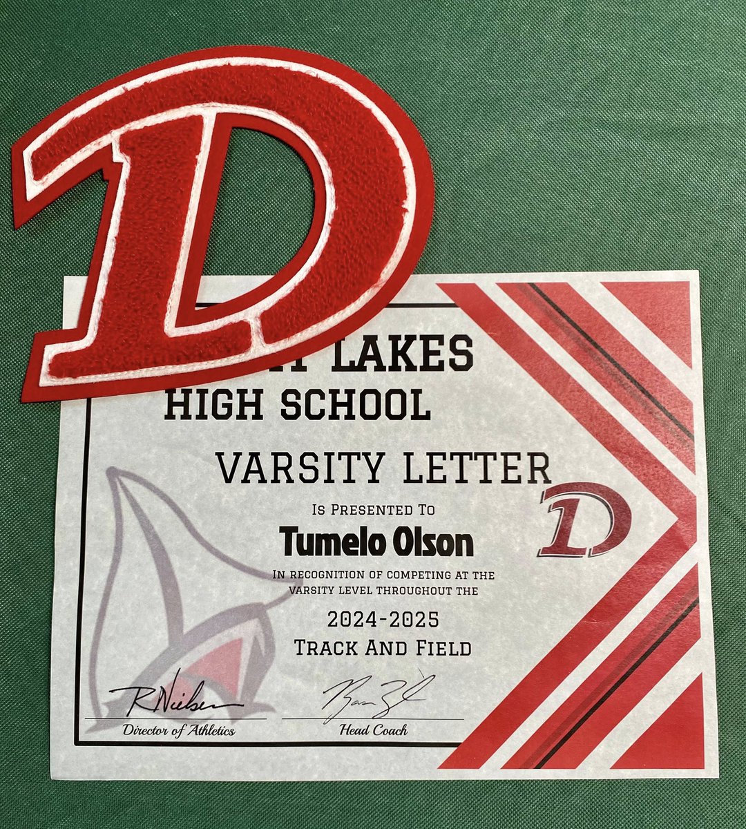 Brian_Olson's tweet photo. Tumelo earned a spot on the High School team. According to https://t.co/cdtYIEQV0G, he finished as Minnesota’s #1 ranked 8th-grade triple jumper and #16 in the USA. So proud of his fearless attitude to compete with older kids, and grateful to his coaches and teammates. https://t.co/3QHMSqk8NO