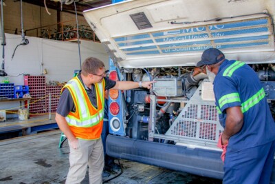 Do you like to fix buses? WeDriveU is looking for maintenance positions in Burlington!

Supervisor
web.fountain.com/wedriveu/apply…

Mechanic
web.fountain.com/wedriveu/apply…