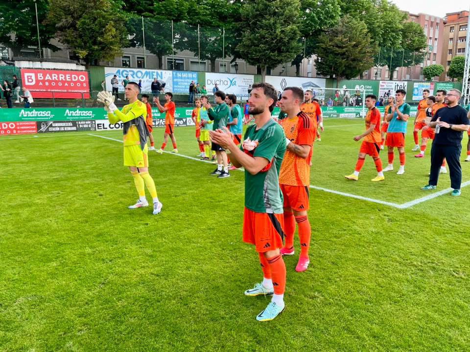 🗣️ “Ascendí con el Alcorcón, pero hacerlo con la Ponfe no tendría nada que ver. Aquello estuvo bien pero no es ni comparable esa afición con esta ni con cómo se vive el fútbol en Ponferrada”.