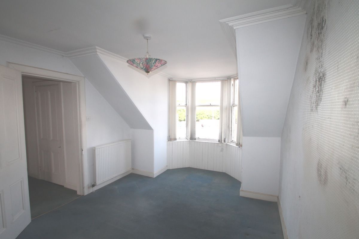 NEW ENTRY ALERT - 51 Ayr Road, Cumnock - OPENING BID £62,000 buff.ly/6ZaLuKK