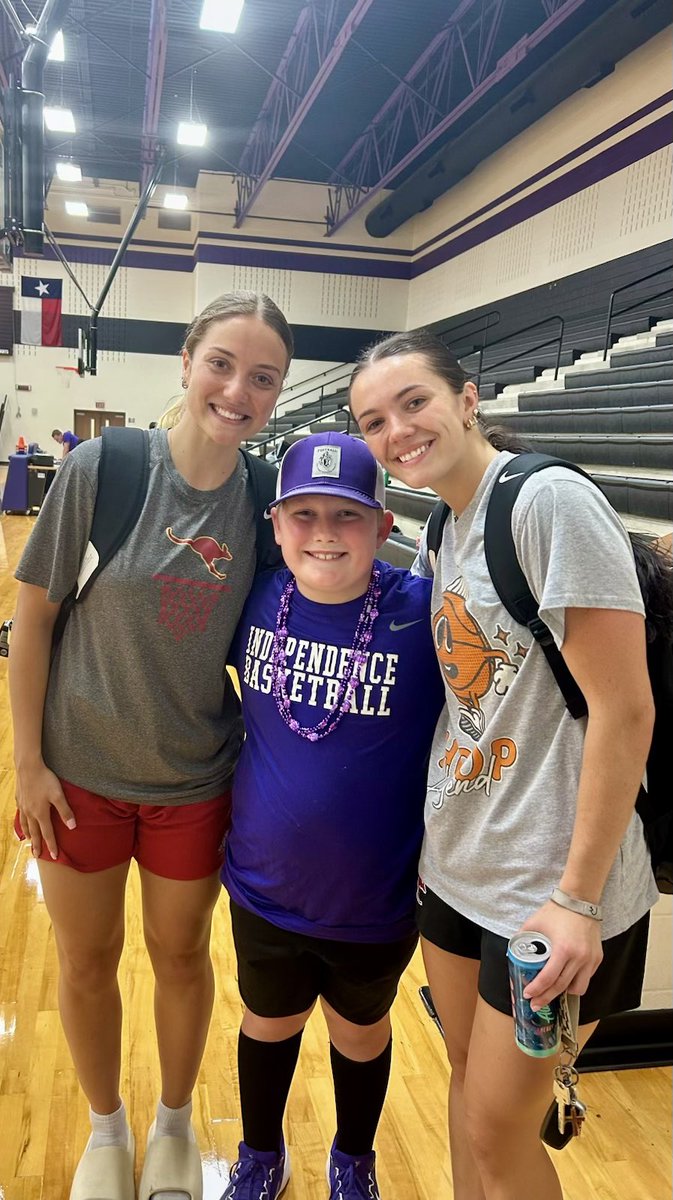 CoachMatlock44's tweet image. Great to see these Alumni today! So proud of the young women they have become and the dedication and sacrifice they put into the sport ! #alwaysfamily