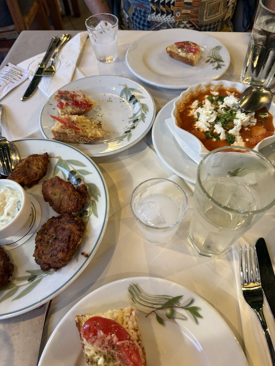 Ouzo ve mezeler bu hayatı yaşanır yapan 🤍