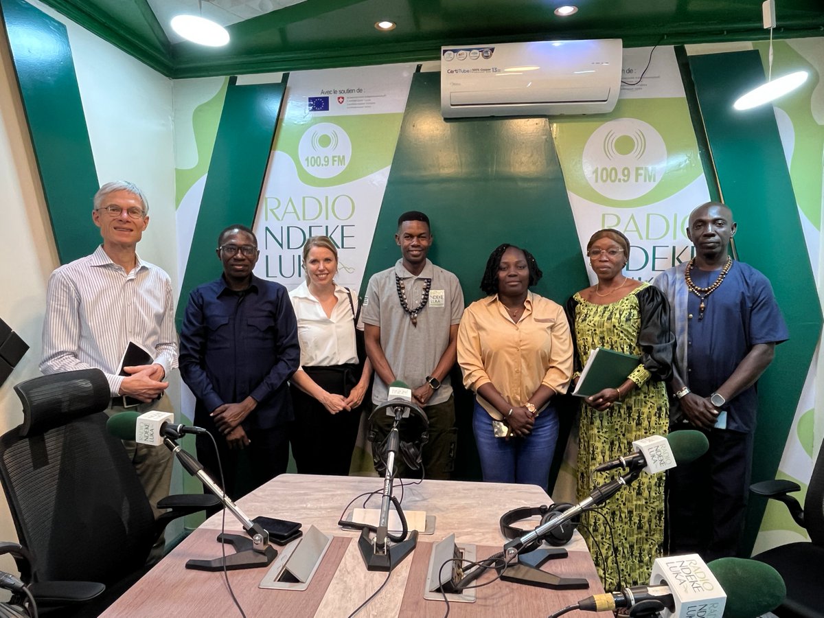 Communication RNL (@comndekeluka) on Twitter photo Visite ce jour à <a href="/RadioNdekeLuka/">Radio Ndeke Luka</a>
d’une délégation de la <a href="/SwissDevCoop/">Swiss Development and Cooperation</a> conduite par M. Alexandre Ghelew. Des échanges riches autour du partenariat avec la <a href="/FondHirondelle/">Fondation Hirondelle</a>, et du soutien essentiel de la #DDC #SDC aux médias et à la promotion de la paix en #RCA.
<a href="/SwissAmbYaounde/">Embassy of Switzerland in Yaoundé</a> Visite ce jour à <a href="/RadioNdekeLuka/">Radio Ndeke Luka</a>
d’une délégation de la <a href="/SwissDevCoop/">Swiss Development and Cooperation</a> conduite par M. Alexandre Ghelew. Des échanges riches autour du partenariat avec la <a href="/FondHirondelle/">Fondation Hirondelle</a>, et du soutien essentiel de la #DDC #SDC aux médias et à la promotion de la paix en #RCA.
<a href="/SwissAmbYaounde/">Embassy of Switzerland in Yaoundé</a>
