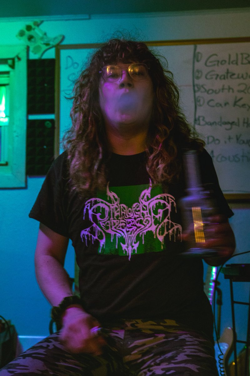 i love smoking weed and <a href="/seethrupersonmi/">see through person</a> 

📸 <a href="/CapturedByJulio/">Julio</a>