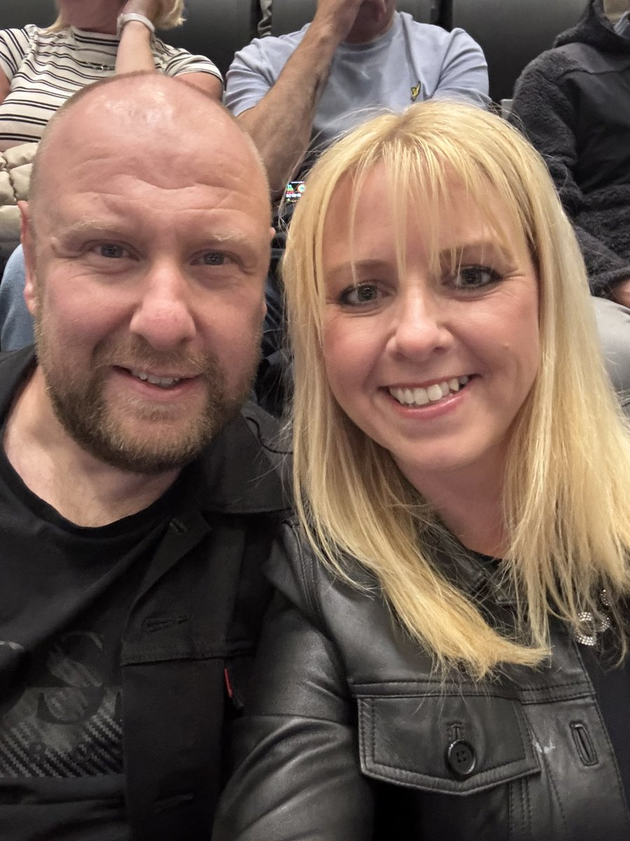 First of two nights at the Hydro with Mrs G. Tonight… <a href="/LionelRichie/">Lionel Richie</a> . Tomorrow… <a href="/KipMooreMusic/">Kip Moore</a> !🤘🏻