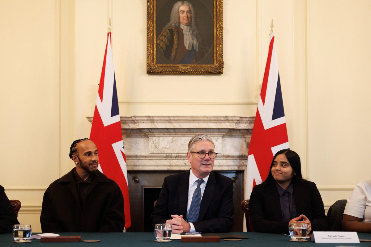 Keir_Starmer's tweet image. I came from a home where success wasn’t inevitable, but the opportunities I had as a kid shaped my life.

I want every child to go as far as their talents can take them — it’s central to my Plan for Change.

Together, we can give our kids the best chance in life.