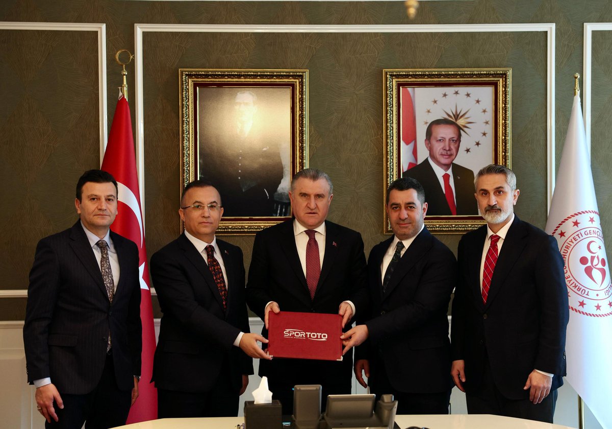 Sayın Milletvekilim emeğinize yüreğinize sağlık.
🌟 Oğuzeli ilçemize Gençlik Merkezi yapımı başlıyor!
🔧 Oğuzeli Spor Salonu bakım ve onarımıyla yenileniyor.
🌱 Oğuzeli İlçe Stadı suni çim saha zemin yenilemesi, aydınlatma ve modernizasyon çalışmalarıyla baştan sona yenileniyor.