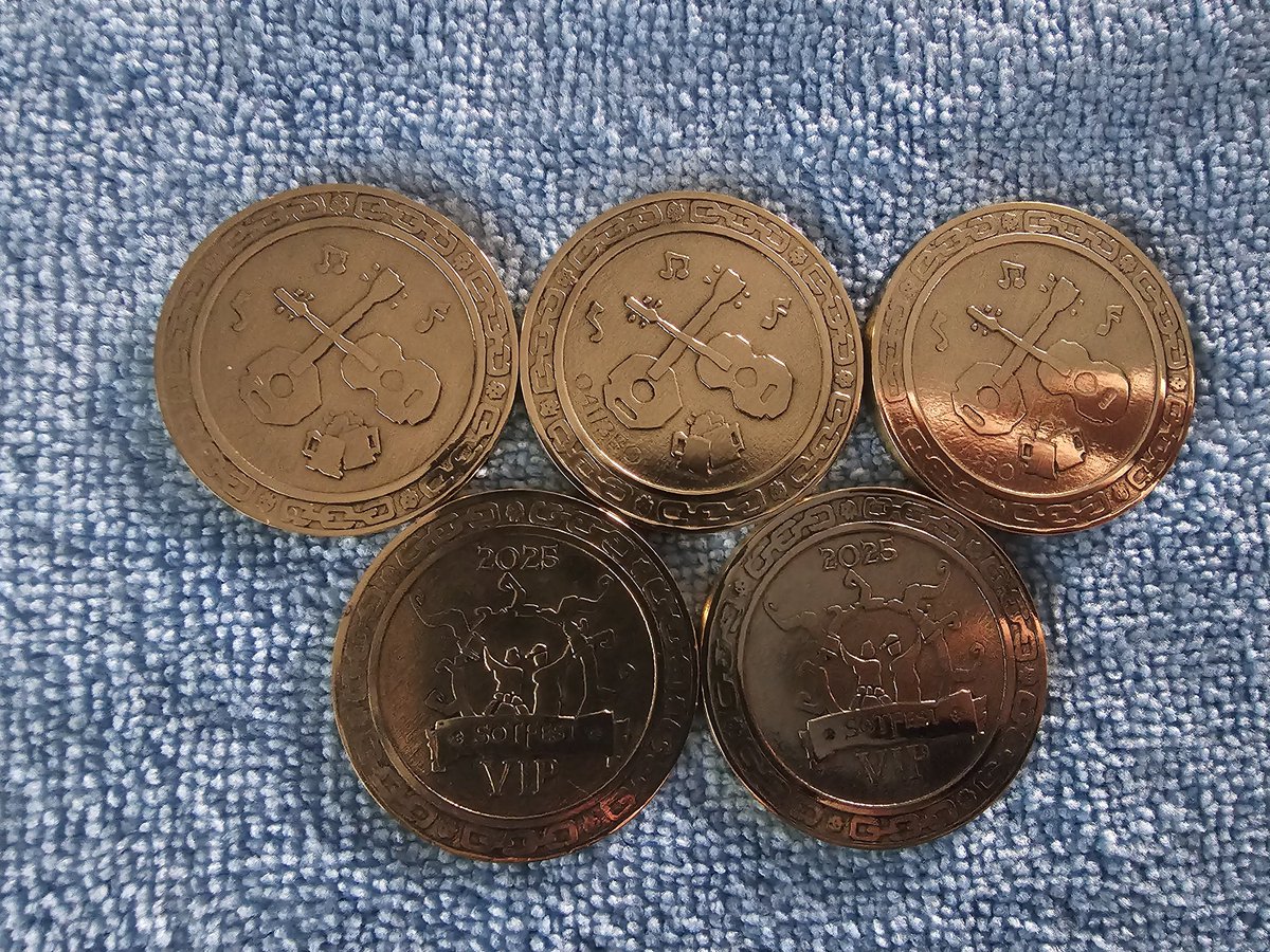 AreConspiracy's tweet image. It has been an interesting challenge making these metal coins for @SoTFest (there's way more than 5, don't worry) . I think they turned out well. Who got their VIP tickets for #SoTFest?
Why are shiny things so hard to photograph?
@SeaOfThieves #SeaOfThieves #BeMorePirate