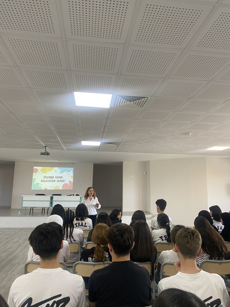 AUTOMERBursa's tweet photo. Yıldırım Beyazıt Anadolu Lisesi öğrencileriyle bir araya gelerek TYT-YDT süreci hakkında bilgilendirme semineri verip,  @AnkaraUni tanıttık. @necdetunuvar @ProfGultekin @SKS_ankara @bursailmem16 @AnkaraUnivTOMER 

#üniversite #tyt #ydt #seminer  #tömer #bursa #okul #lise https://t.co/cjulSXfNys
