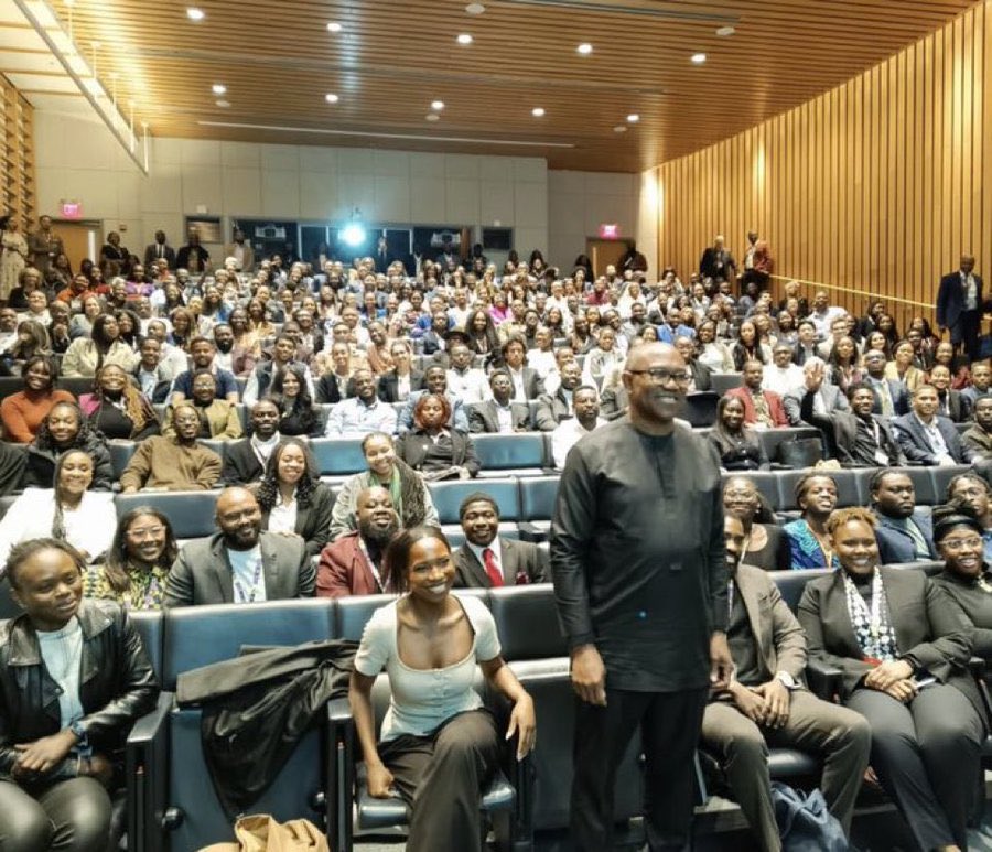 Dr_dabo1's tweet photo. "Everyone that went to the University of Nigeria, Nsukka (UNN) knew me during my time. l owned the supermarkets in the University, built my own house there and owned two cars.
I was a business man.
But, I was also a diligent student."

—Peter Obi https://t.co/4zTnPc0Y5I