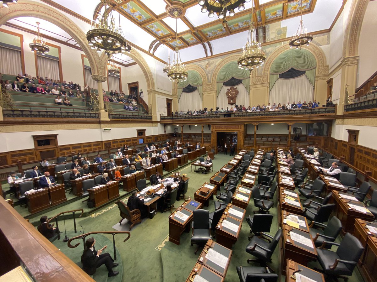 The Ford government's Bill 5 has now started 3rd and final reading, meaning it could pass later this afternoon. 

As NDP MPP Sol Mamakwa speaks, the government benches are largely empty. The public galleries are filled with First Nations and labour groups. 

#ONpoli