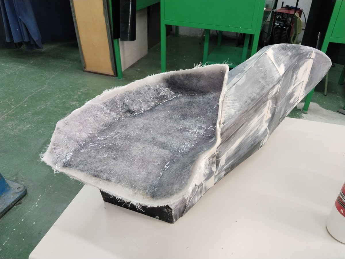 UPM Motostudent Petrol (@upm_motostudent) on Twitter photo ¿Y si hacemos un colín autoportante?
Ya no es una pregunta. Estamos haciendo uno. Y todo a partir de moldes positivos impresos en 3D con el material de <a href="/nurelpolymers/">nurelpolymers</a>.
¿Los moldes negativos? En fibra de vidrio, para culminar con un colín de fibra de carbono ✌🏻 ¿Y si hacemos un colín autoportante?
Ya no es una pregunta. Estamos haciendo uno. Y todo a partir de moldes positivos impresos en 3D con el material de <a href="/nurelpolymers/">nurelpolymers</a>.
¿Los moldes negativos? En fibra de vidrio, para culminar con un colín de fibra de carbono ✌🏻