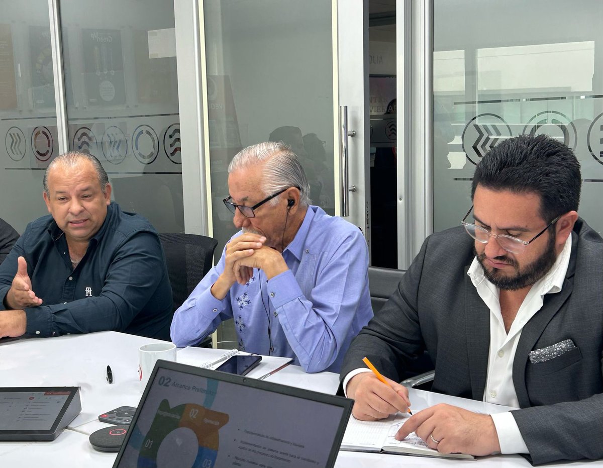 El secretario <a href="/PabloJCevallosP/">Pablo Cevallos Palomeque</a> asesoró a los alcaldes sobre la aplicación de la modalidad APP para el desarrollo de infraestructura hidráulica.

#ElNuevoEcuadorNoSeDetiene 🇪🇨