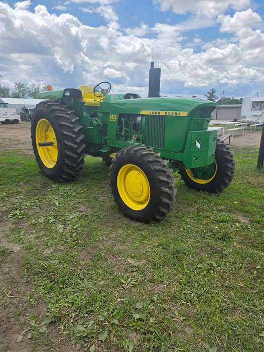 UPDATE: The 1972 JD 4020 FWD, PS, 3 hyd., I posted about this morning - sold for $45,500 this afternoon on Union, IA sale by Mid Iowa Auction Company. Here's link to view 4,048 sale prices I've compiled on 4020's the past 25 Years: tinyurl.com/MachineryPete-…