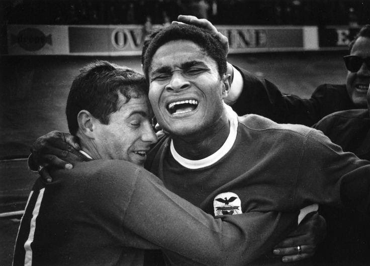 Simões e Eusébio, Lisboa, 1969. Eduardo Gageiro.