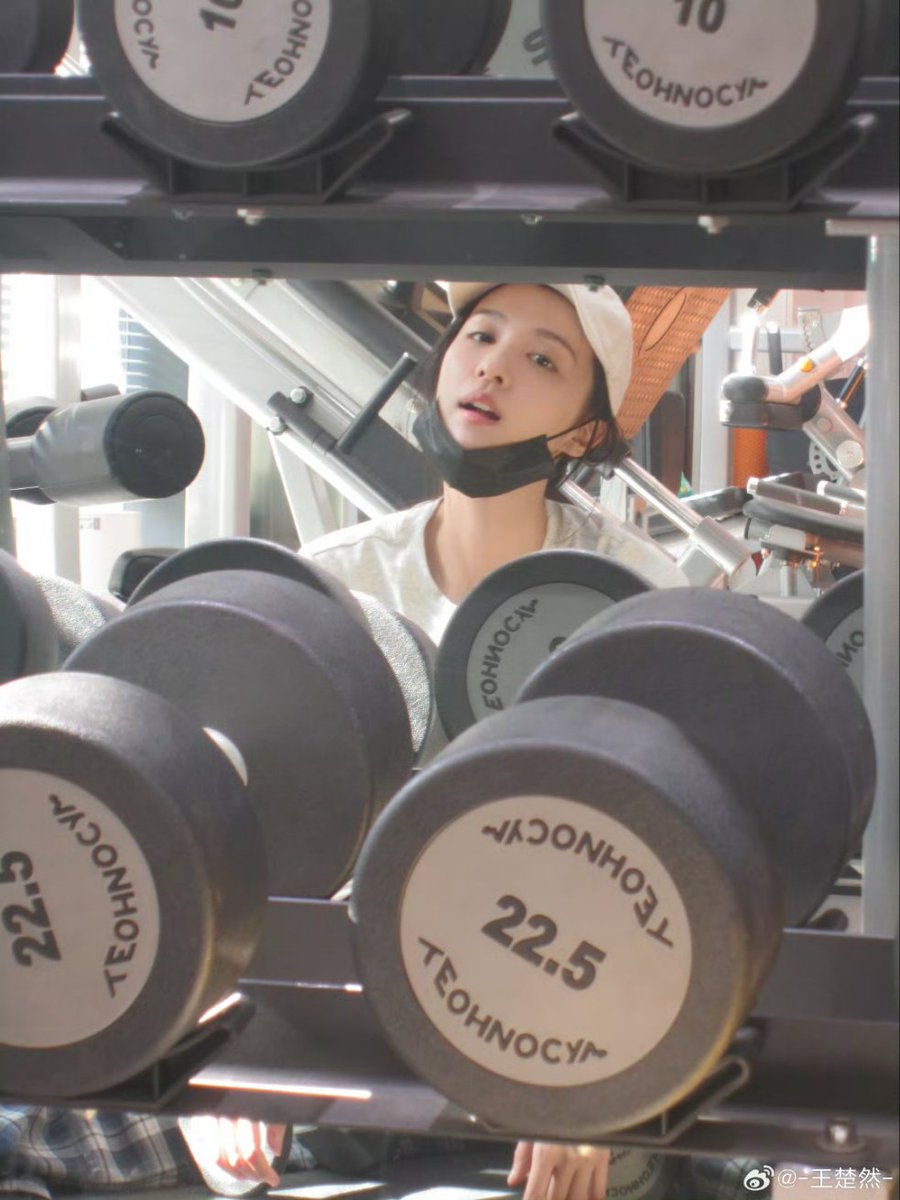 กล้ามใหญ่กว่านี้ต่อยพี่ล้มได้เลยนะนั่น