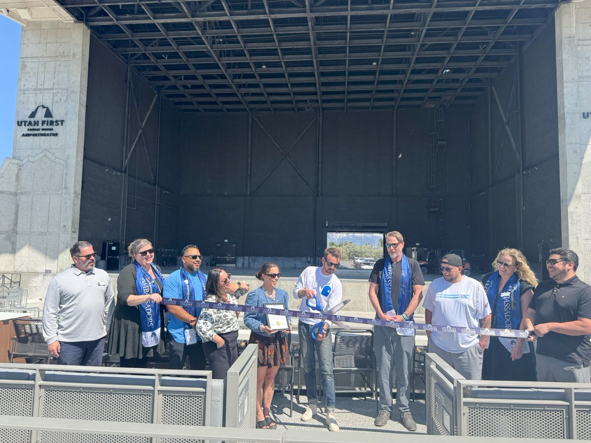 saltlakechamber's tweet image. Yesterday, the Salt Lake Chamber’s President’s Ambassadors attended the unveiling of the new premium concert seats at @UtahFirstAmp with a ribbon-cutting ceremony! These luxury boxes offer prime views for every show. 

#PremiumExperiences #PremiumSeating #ElevatedExperiences