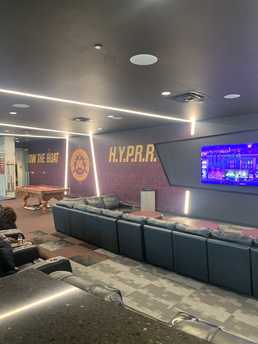 CStubbsII's tweet image. Thank you @GopherFootball @Coach_Fleck for the opportunity to compete and tour the facilities at camp earlier this week‼️ Received great feedback from the coaches and catching up with @marianosori_ ‼️ Grateful 🙏🏾 and the work will continue 🧱 ❌🧱