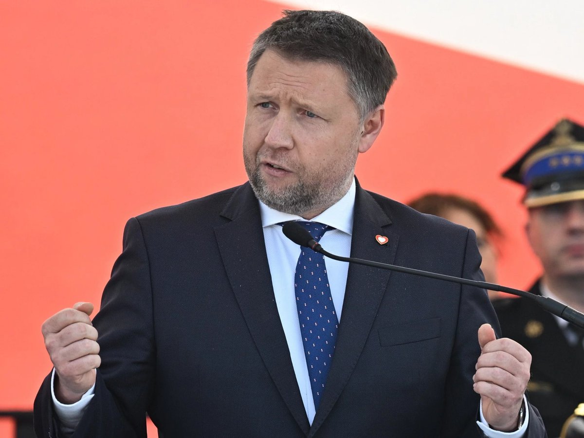 Kasia Drewniak 🇵🇱#Nawrocki2025 🇵🇱 (@kasia_dre) on Twitter photo Podobno, Marcin "Pogłos"Kierwiński, odchodzi z kwitkiem z #KPRM
Jeśli tak, to nieźle dał się wyrolować 🤪
Miał być Prezydentem #Warszawa a zostanie bez mandatu europosła, bez mandatu posła, posady ministra.. Ale jaja,ale jaja - jak to mawiał klasyk 🤪
Info <a href="/DorotaKania2/">Dorota Kania</a>
** Podobno, Marcin "Pogłos"Kierwiński, odchodzi z kwitkiem z #KPRM
Jeśli tak, to nieźle dał się wyrolować 🤪
Miał być Prezydentem #Warszawa a zostanie bez mandatu europosła, bez mandatu posła, posady ministra.. Ale jaja,ale jaja - jak to mawiał klasyk 🤪
Info <a href="/DorotaKania2/">Dorota Kania</a>
**