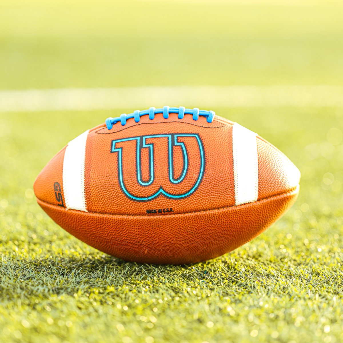 WilsonFootball's tweet image. Take your off-season training to another level.
Shop the Wilson GST Color Football collection today, available below.
#WilsonFootball
--
➡️: bit.ly/GSTColors
--