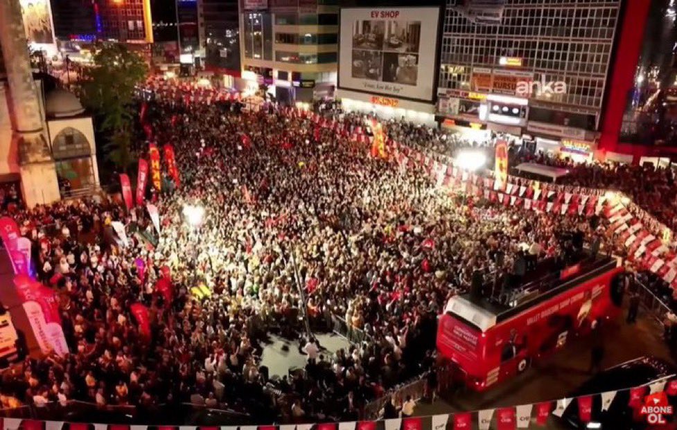 Av. Cemil Çiçek (@avcemilcicek27) on Twitter photo Gecenin bu saatinde Gaziosmanpaşa mitingindeki kalabalığa bakın.
Bu kalabalık bize şunu söylüyor:
Artık yeter! Acil seçim! Gecenin bu saatinde Gaziosmanpaşa mitingindeki kalabalığa bakın.
Bu kalabalık bize şunu söylüyor:
Artık yeter! Acil seçim!