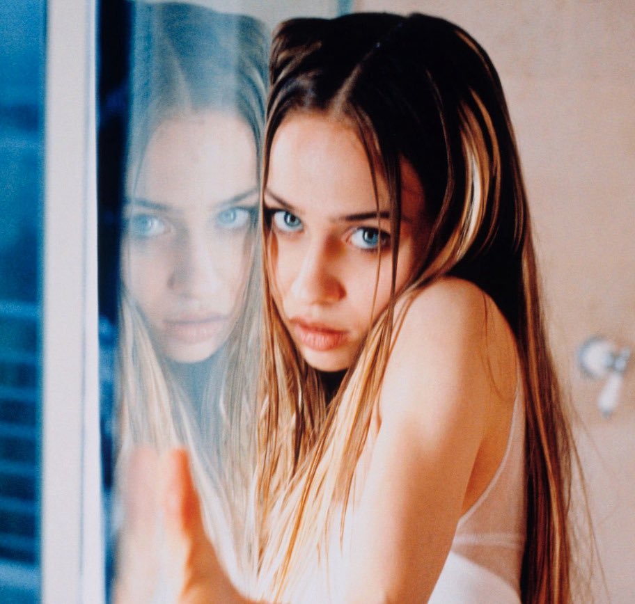 fiona apple photographed by naomi kaltman, 1997