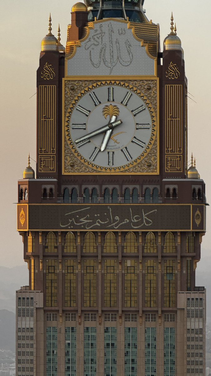 من يطوف حول الكعبة وما يدعي للأقصى، كأنه نسى قلب الأمة النابض يا ليت صوتك يوصل للي نسوا فلسطين
#الکعبه_تجمعنا_لدعم_امتنا 

#التكبير_التهليل_الاستغفار

#يوم_الترويه