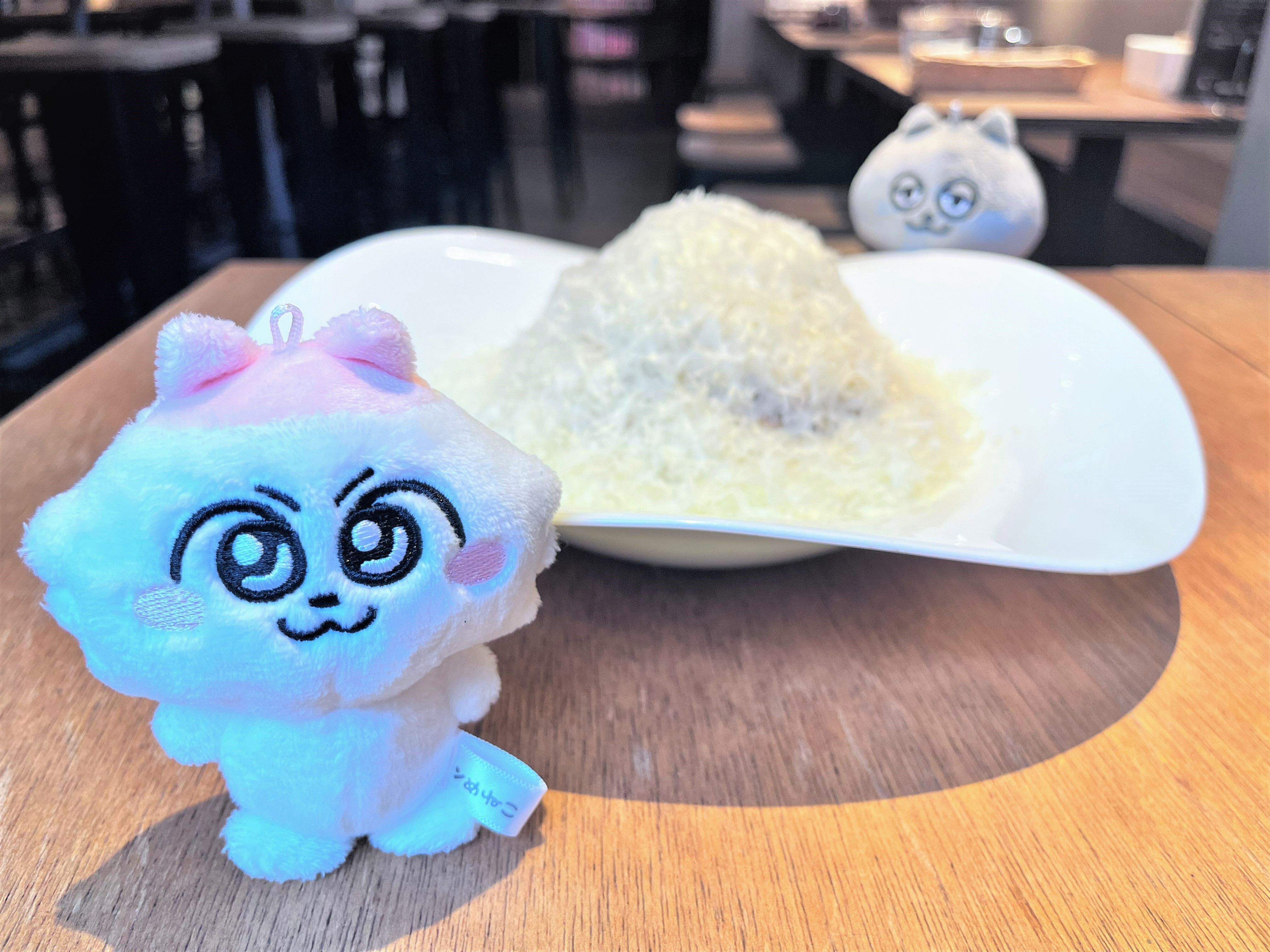ンめねこ うすくろ 20cm ぬいぐるみ しりとも