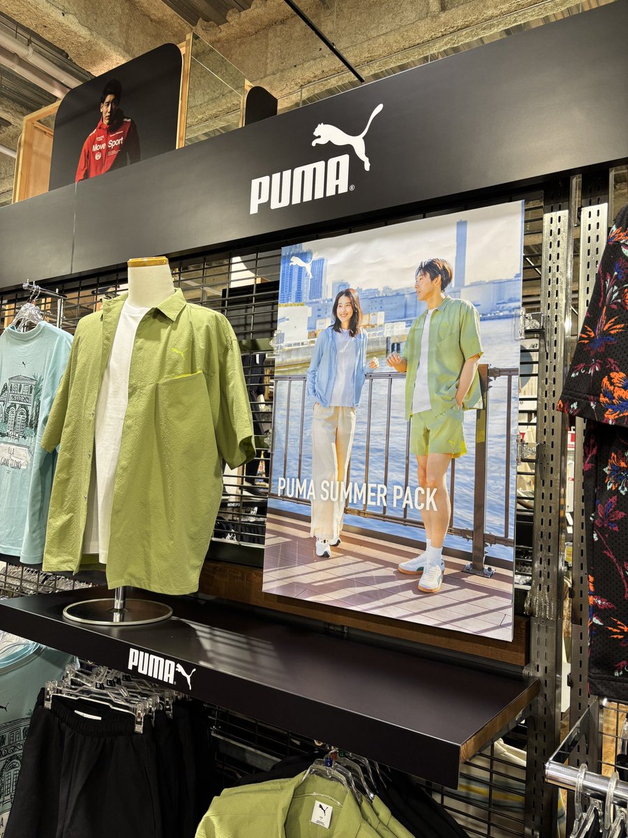 暑い夏におすすめのシャツ👔

夏はTシャツとショーツのコーデになりがちですが、
#PUMA のシアサッカーシャツおすすめです‼️

生地が凸凹しているので肌への設置面が少なく、通気性抜群👌
さらっとして、軽い着心地☺️

ブラックカラーもありますので店頭でぜひ生地を触ってみてください