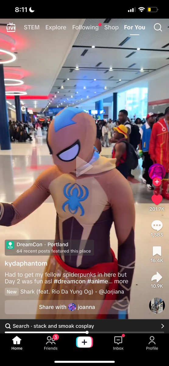 anjrosado's tweet photo. Ayo yall see this cosplay? Too cold. 🥶 https://t.co/NWaN5aZwoE