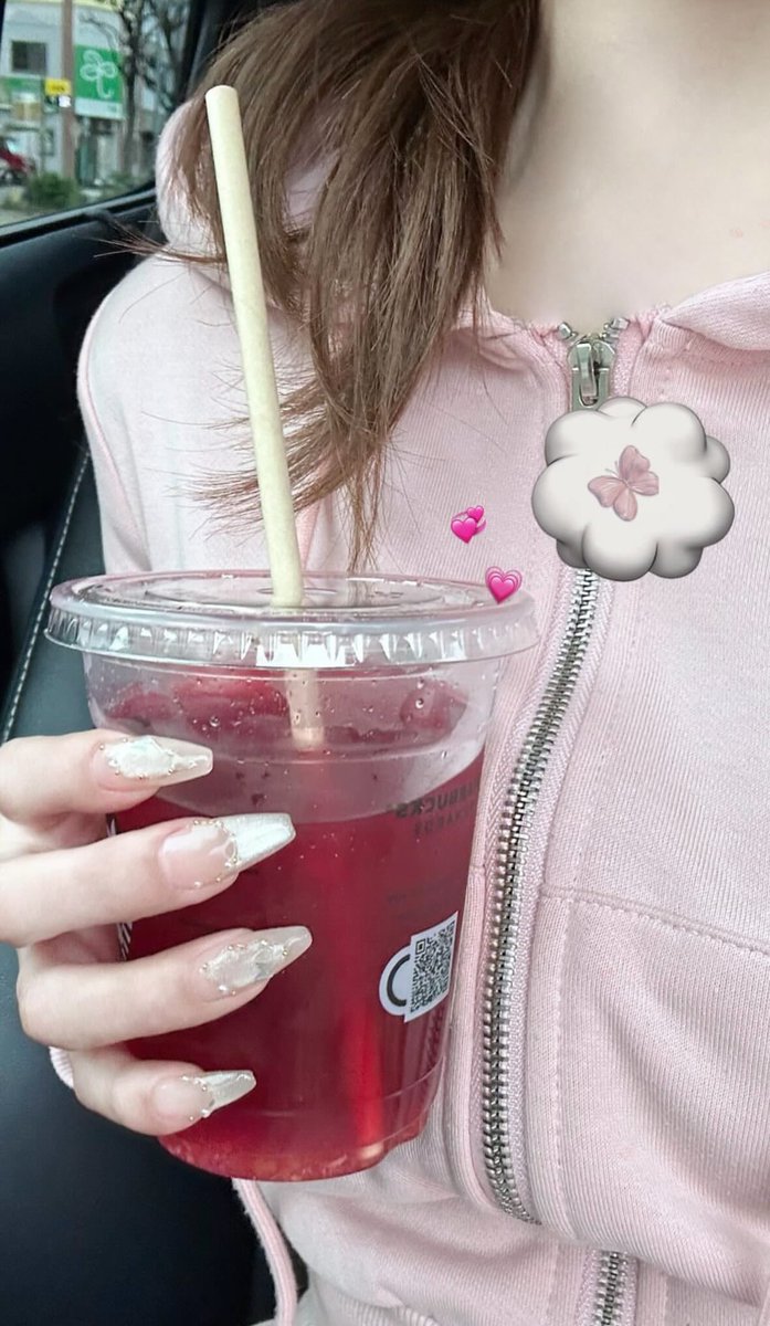 chiz0j's tweet image. 私はネイルのデザインを探す天才だとおもう･･･🔍❤︎
今月も可愛い網紅chanですｯ((４枚目
#網紅ネイル