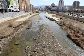 Судалгаагүй төсвийн хөрөнгийг үрдэг бодит жишээ🥵🥵🧐
Хотын дарга нар Сэлбэ голын урсацыг сайжруулах, бетонон хана, усан хөшигтэй болгоход 20 гаруй тэрбумыг зарсан ч гол “амь” тасрахад хүрч байна даа