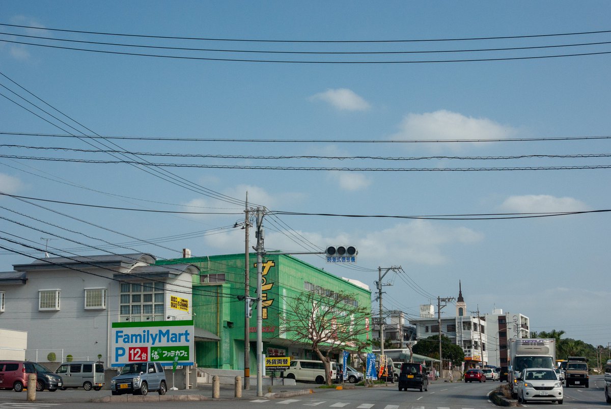 higastore's tweet photo. ペンタックス月間。
よろしくペン♪

K200D smc PENTAX-A 35-70mm
HD PENTAX-DA 21mmF3.2AL Limited

#k200d #pentax #島さんぽ #沖縄 #okinawa #島の景色 #沖縄市 #北谷 #chatan #サンシー #yellowbox #スターバックス #Starbucks #ミリオン #ローソン #ファミマ https://t.co/SpKOqCD2RV